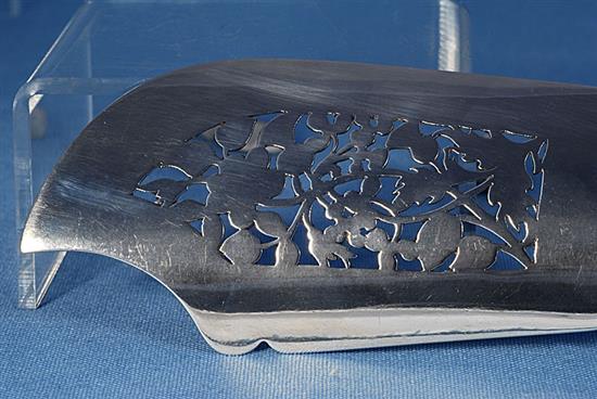 An early Victorian provincial silver fiddle pattern fish slice, Length 11 ¾”/300mm Weight 5.5oz/154grms.